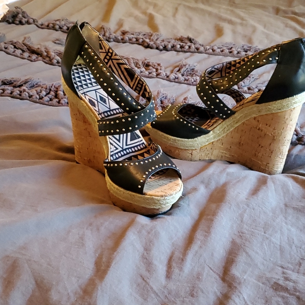 Cute Jessica Simpson 4" Wedge Sandals
